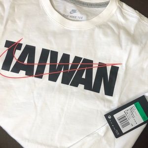 NWT Men’s Large Nike Taiwan T-Shirt